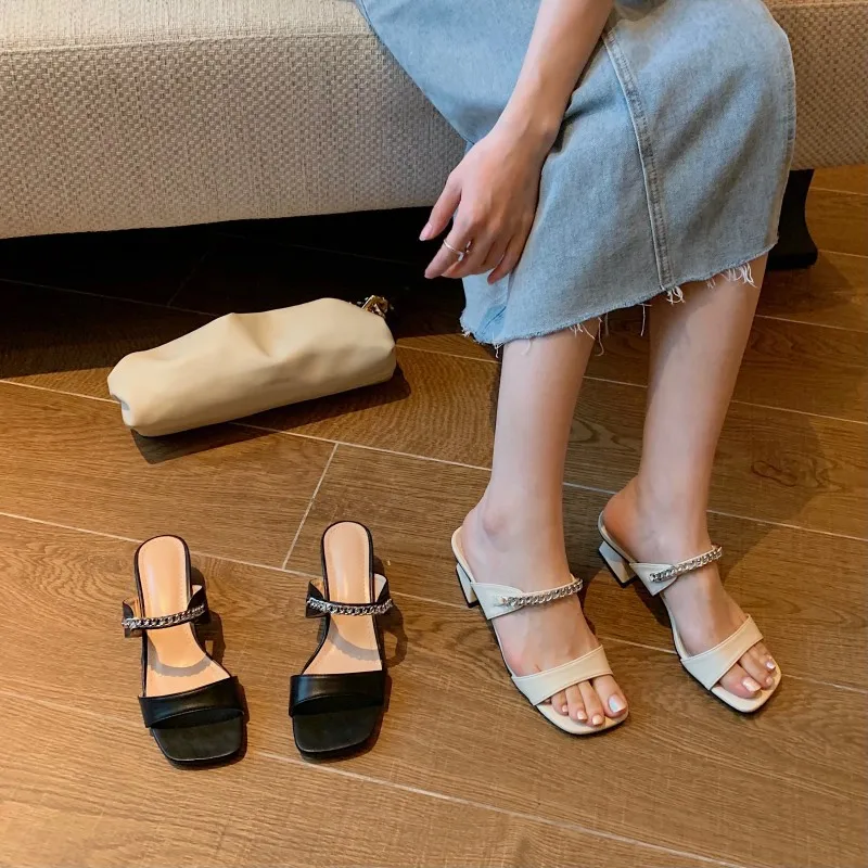 2022 Корейская версия, летние новые модные женские шлепанцы с квадратной цепочкой и искусственной пяткой среднего каблука, 35-41
2022 Корейская версия, летние новые модные женские шлепанцы с квадратной цепочкой и искусственной пяткой среднего каблука, 35-41