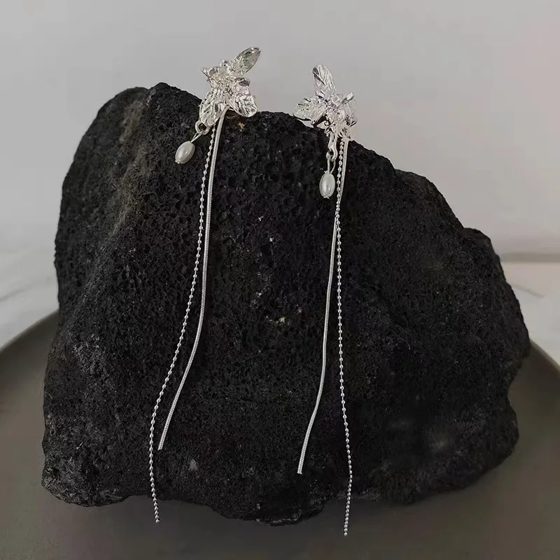 Simple Personality, Pearl Tassel, No Ear Hole, Ear Clip, Female Ins Design, Cool Wind, The Same Ear Bone Clip, Earrings
Simple Personality, Pearl Tassel, No Ear Hole, Ear Clip, Female Ins Design, Cool Wind, The Same Ear Bone Clip, Earrings