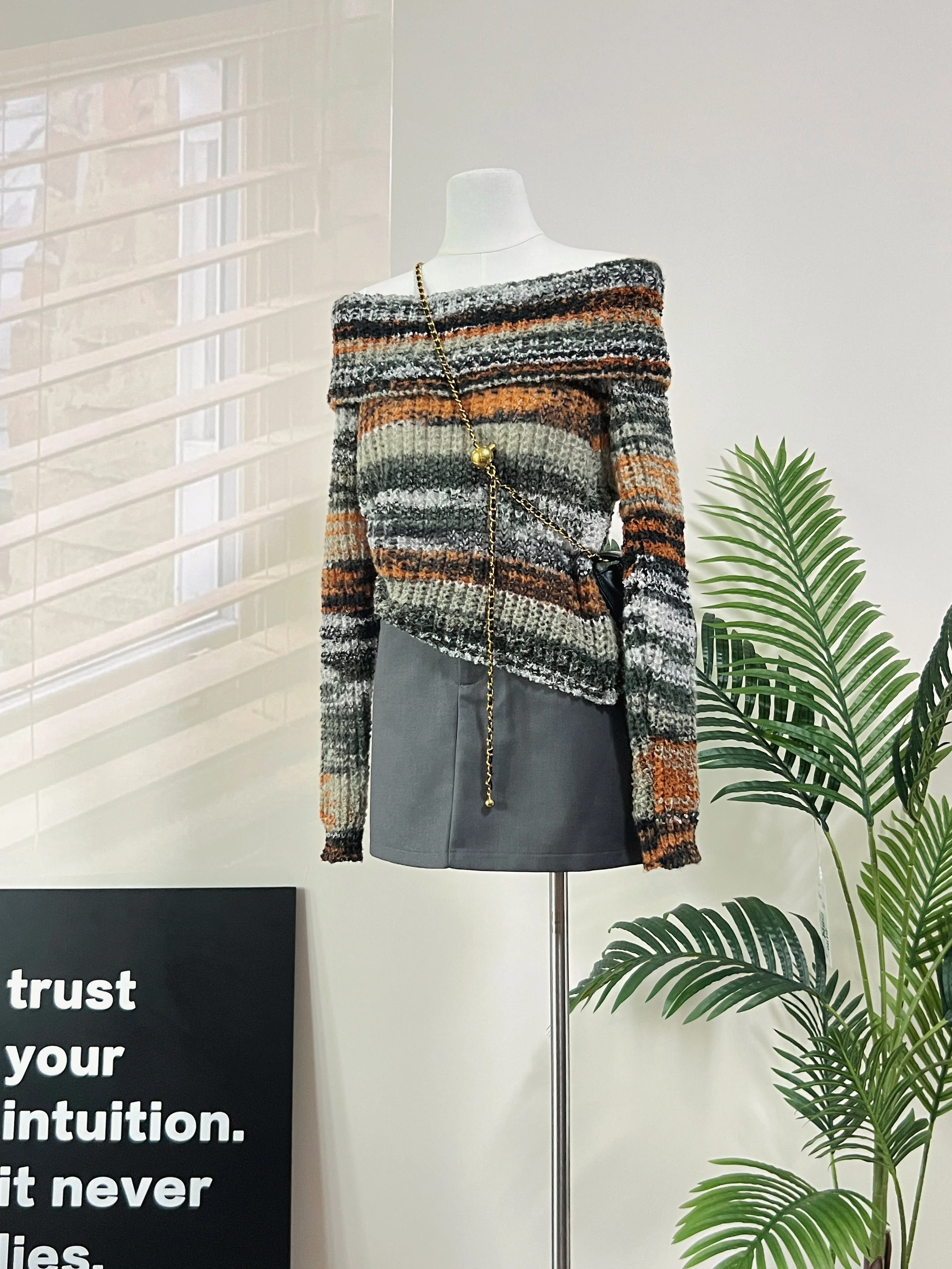 Trendy Vintage Colorful Oil Painting Off Shoulder Sweater Exuding Sweetness and Seductiveness Long Sleeve Knitwear for Women
Trendy Vintage Colorful Oil Painting Off Shoulder Sweater Exuding Sweetness and Seductiveness Long Sleeve Knitwear for Women