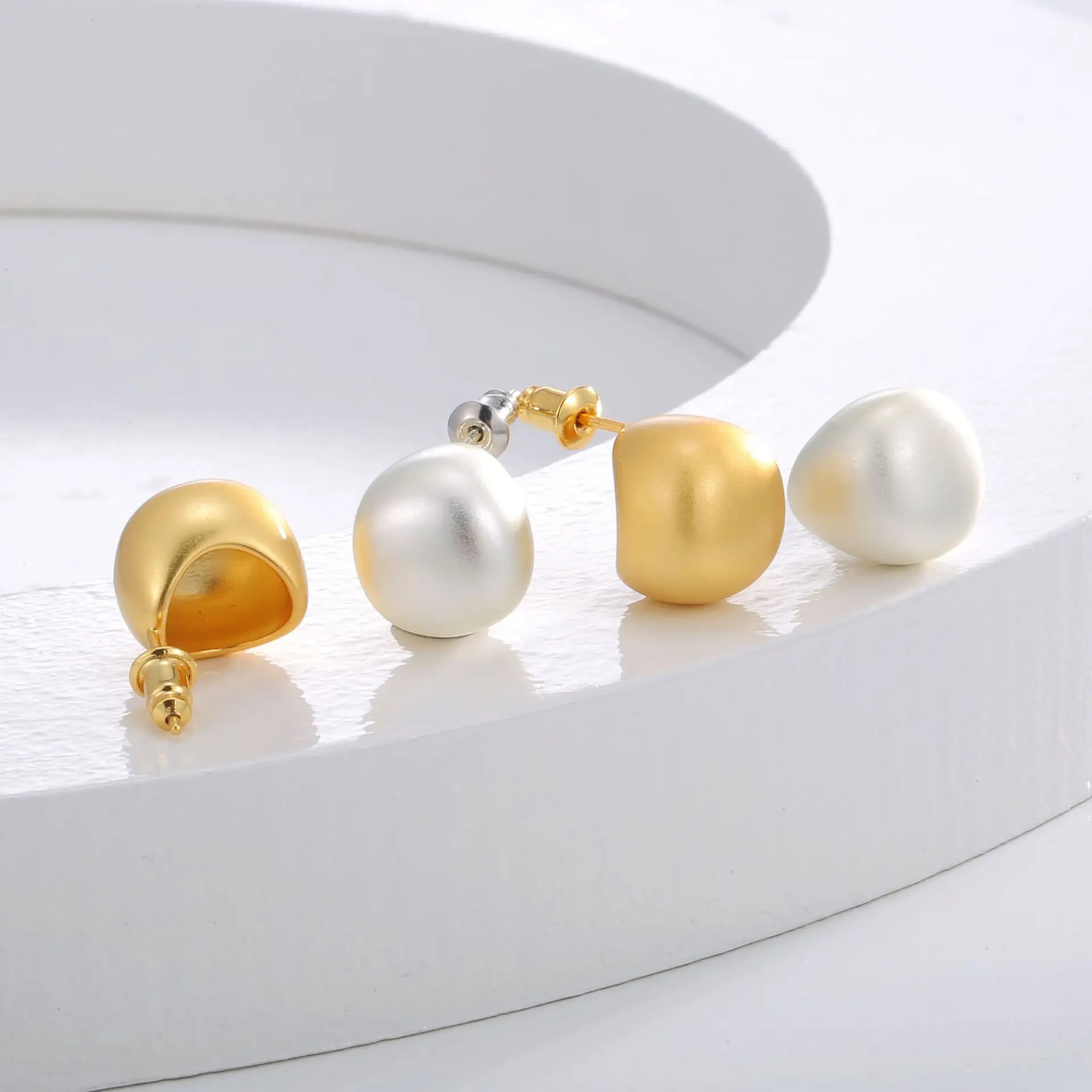 Classic Wiredrawing Gold Plated Copper Stud Earrings For Women Jewelry Gift Accessories
Classic Wiredrawing Gold Plated Copper Stud Earrings For Women Jewelry Gift Accessories