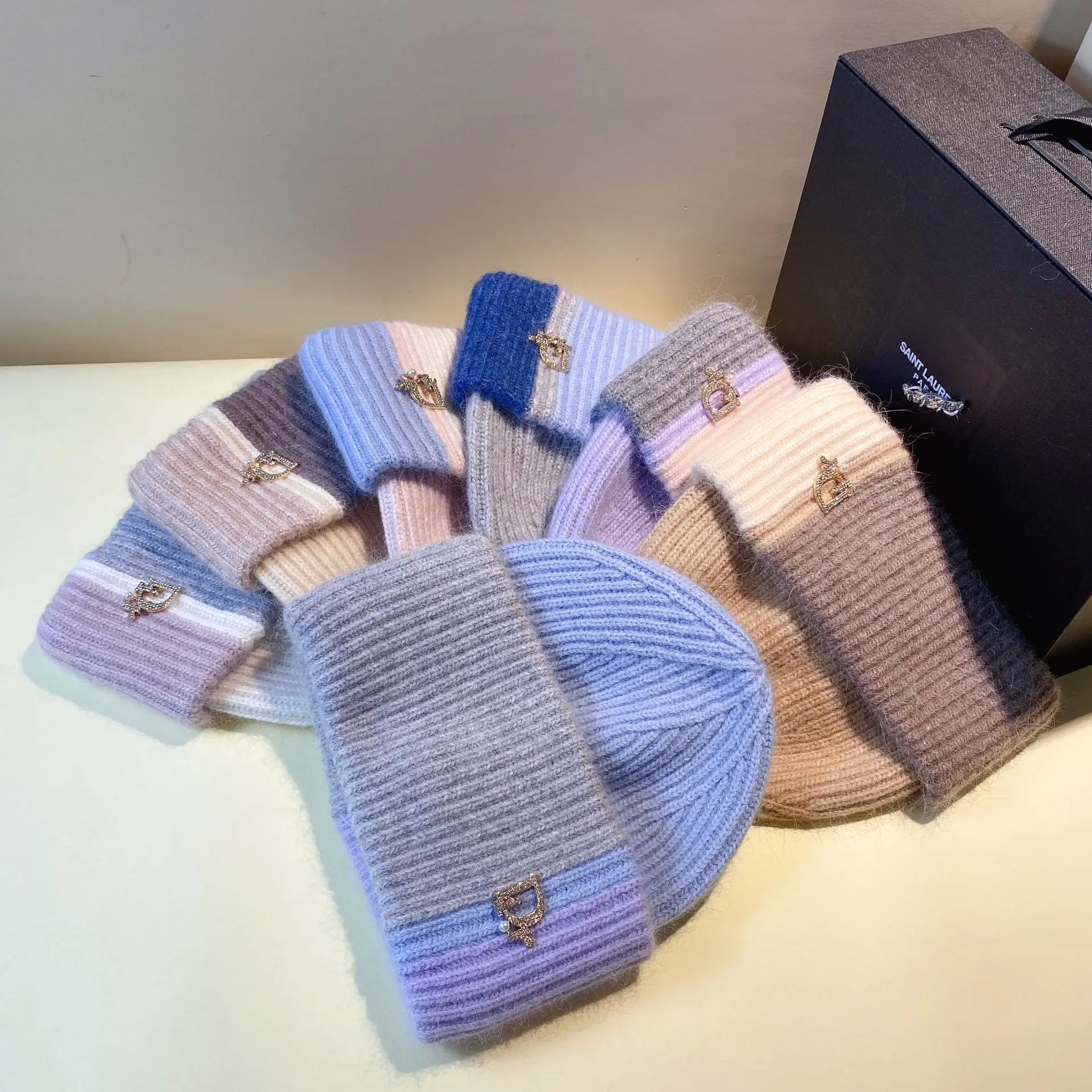 Popular autumn and winter wool crochet multi-color Korean decorative diamond logo pullover hat Outdoor fashion knitting hat 
Popular autumn and winter wool crochet multi-color Korean decorative diamond logo pullover hat Outdoor fashion knitting hat