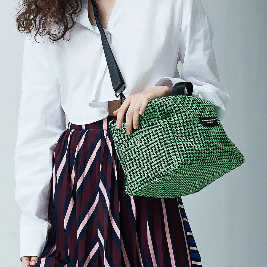 Winter Fashion Designer Plush Crossbody Bags for Women Cute Small Ladies Top Handle Bag Luxury Female Purses Clutch 2021 Gift
Winter Fashion Designer Plush Crossbody Bags for Women Cute Small Ladies Top Handle Bag Luxury Female Purses Clutch 2021 Gift