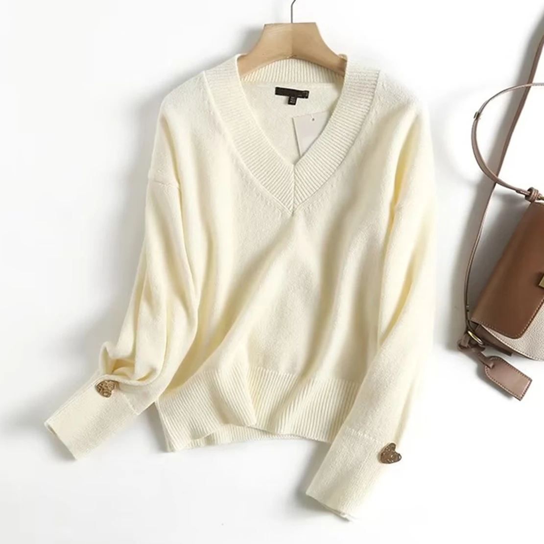 Withered Fashion Knitwear Sweaters Women Loose White Color Winter Simple V-neck Pullovers
Withered Fashion Knitwear Sweaters Women Loose White Color Winter Simple V-neck Pullovers