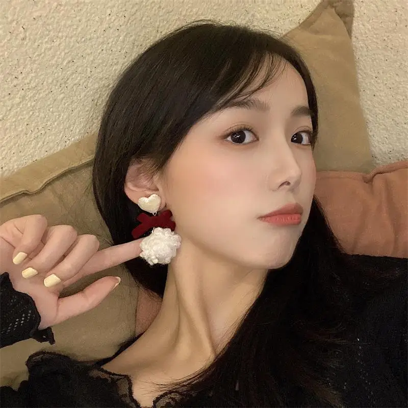 Fashion Women 925 Silver Faux Fur Ball Bow-Knot Heart Earrings Studs Lady Drop Earings Lovely Girl Trinket Wedding Party Jewelry
Fashion Women 925 Silver Faux Fur Ball Bow-Knot Heart Earrings Studs Lady Drop Earings Lovely Girl Trinket Wedding Party Jewelry