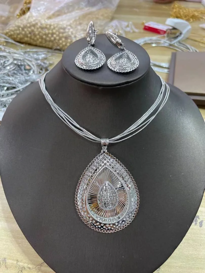 Jewelry Set Fashion Jewelry 2022 New Design Clip Earrings 45+5cm Necklace For Women Daily Jewelry For Daily Wear Anniversary
Jewelry Set Fashion Jewelry 2022 New Design Clip Earrings 45+5cm Necklace For Women Daily Jewelry For Daily Wear Anniversary