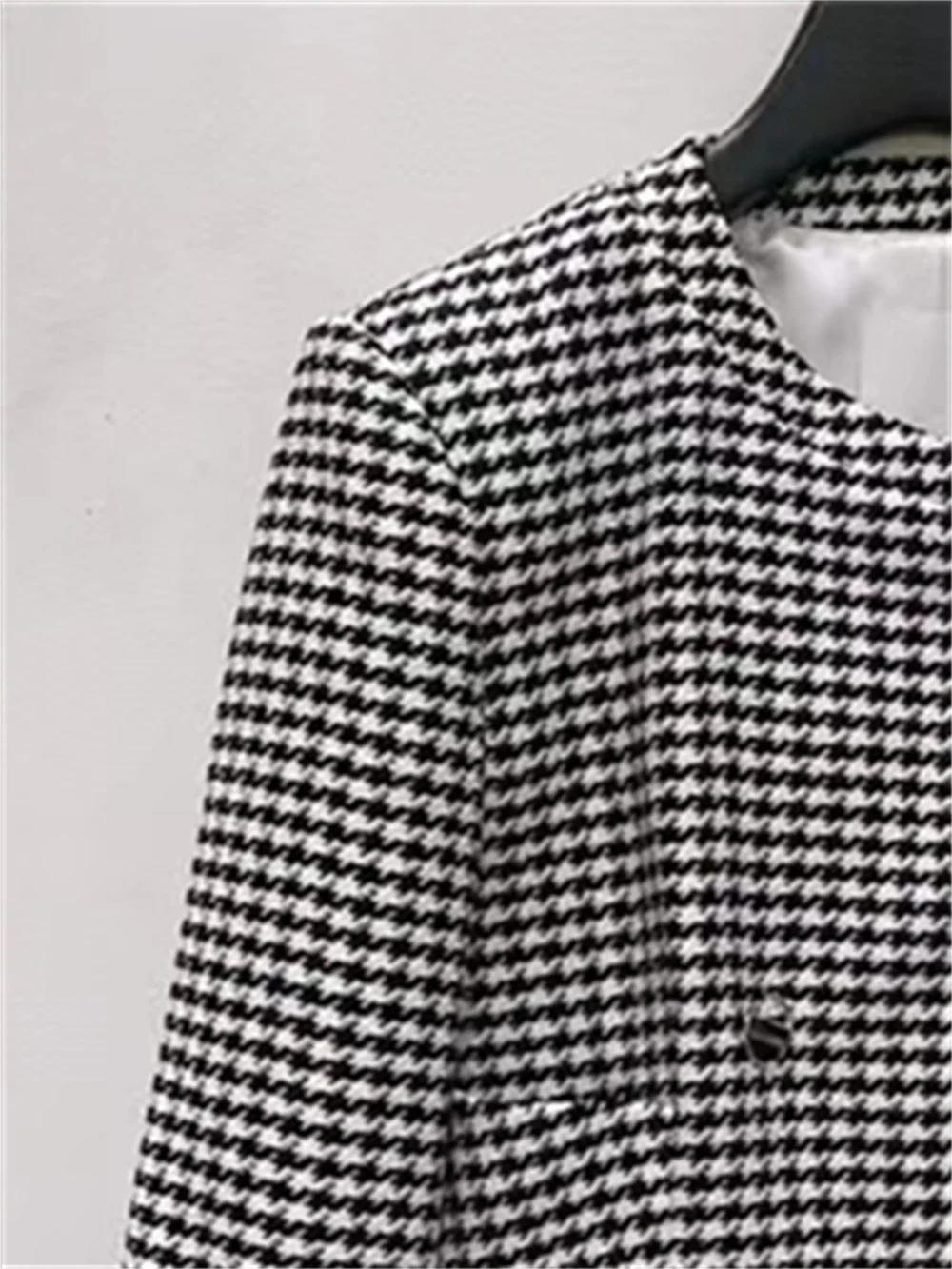 2023 Early Autumn Female Long Sleeve O-Neck Double Breasted Elegant Jacket or A-Line High Waist Shorts Women's Houndstooth Set
2023 Early Autumn Female Long Sleeve O-Neck Double Breasted Elegant Jacket or A-Line High Waist Shorts Women's Houndstooth Set
