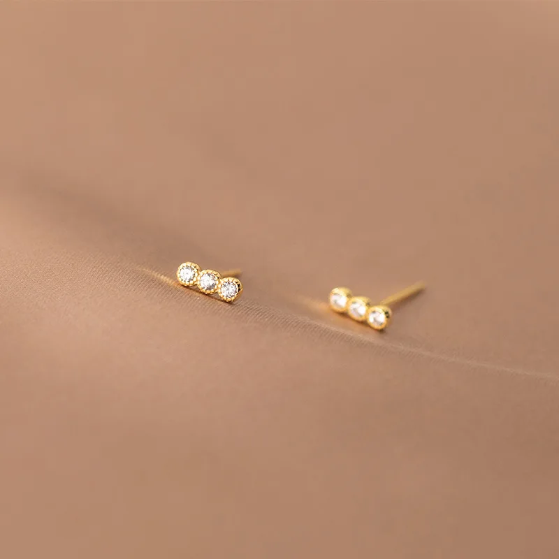 925 Sterling Silver Simple Fashion Crystal Round Zircon Mini Small Stud Earrings For Women Cute Teen Korean Jewelry Gift
925 Sterling Silver Simple Fashion Crystal Round Zircon Mini Small Stud Earrings For Women Cute Teen Korean Jewelry Gift