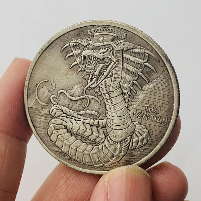 

Wandering Coin Ancient Egyptian Pyramid Centipede Silver-plated Commemorative Collection Coin Gift Lucky Challenge Coin