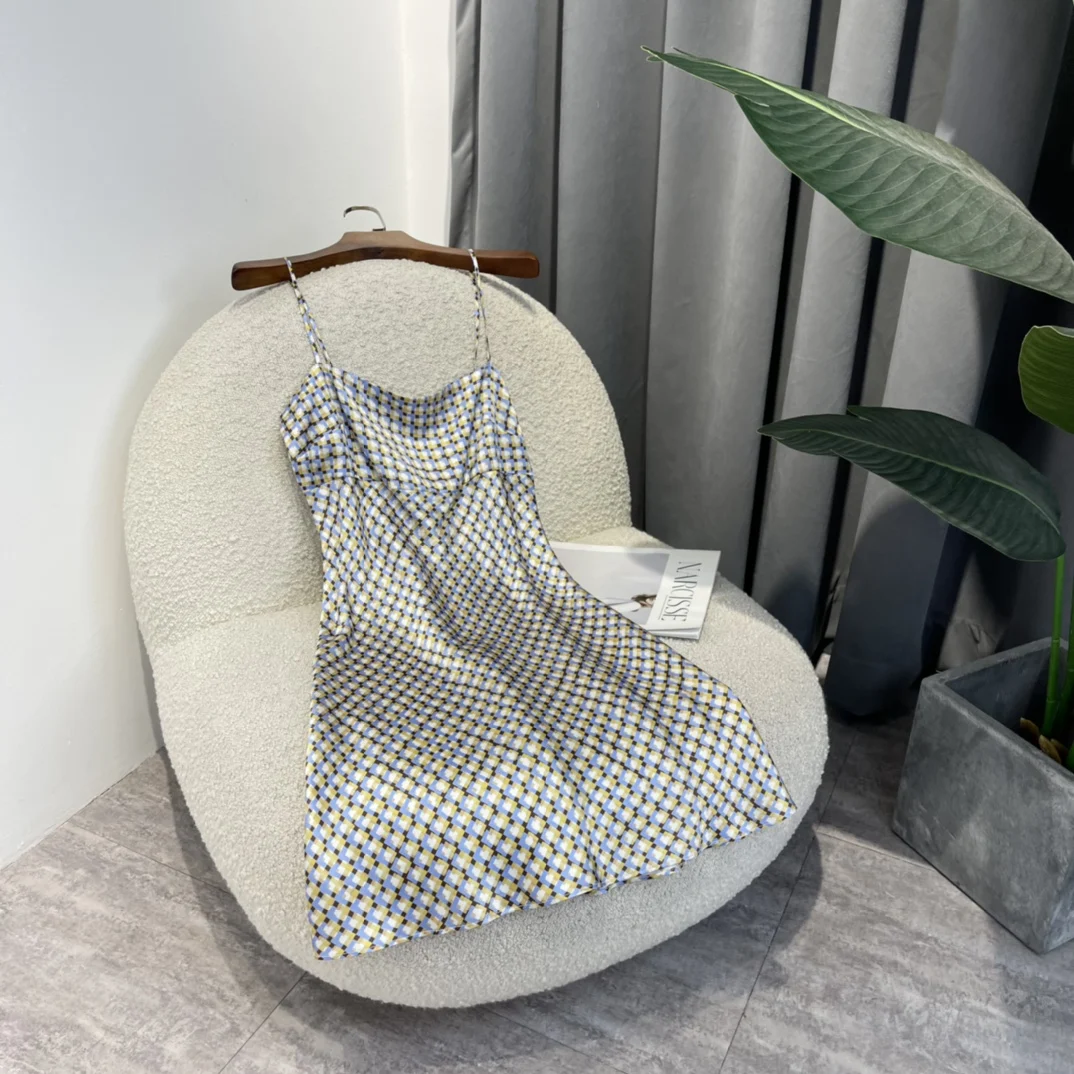 Женское пляжное мини-платье из натурального шелка, облегающая кофта в клетку на тонких бретельках, с принтом разных цветов, лето 2022
Женское пляжное мини-платье из натурального шелка, облегающая кофта в клетку на тонких бретельках, с принтом разных цветов, лето 2022