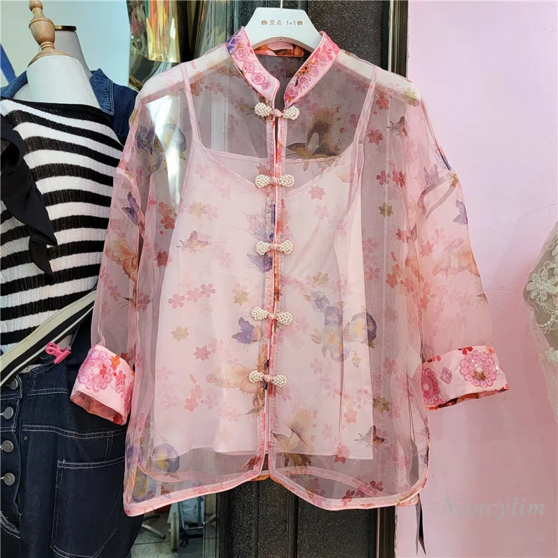 2022 Spring and Summer Thin Coat Women's Stand Collar Organza Jacket Chinese Style Buckle Printed Fashion Top Two Pieces 
2022 Spring and Summer Thin Coat Women's Stand Collar Organza Jacket Chinese Style Buckle Printed Fashion Top Two Pieces