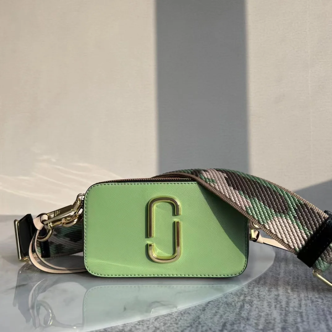 2022 new camera bag double zipper wide shoulder strap small square bag single shoulder messenger bag European beauty bag
2022 new camera bag double zipper wide shoulder strap small square bag single shoulder messenger bag European beauty bag