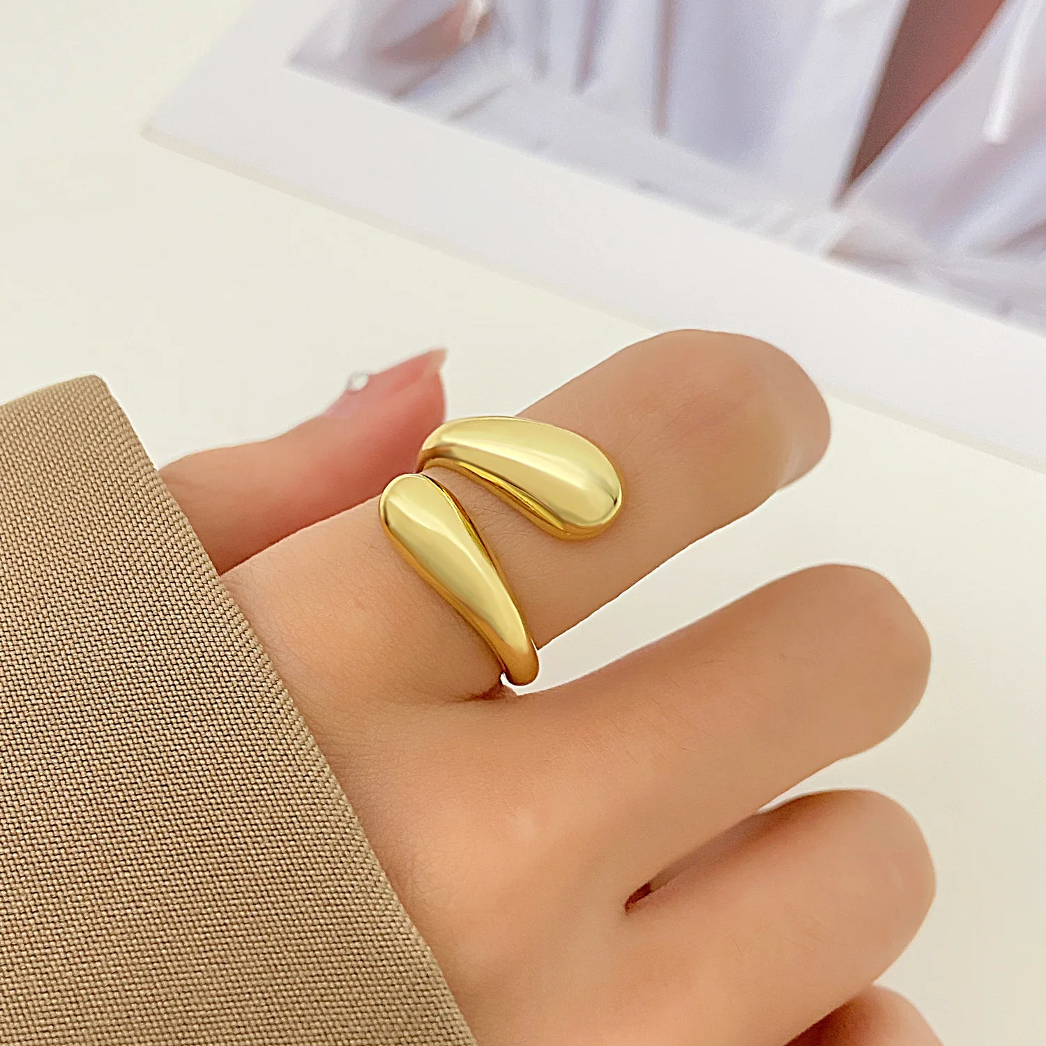Vintage Smooth Double Ball Beads Rings For Women Open Gold Color Geometric Wedding Couple Rings Aesthetic Jewelry Gift Wholesale
Vintage Smooth Double Ball Beads Rings For Women Open Gold Color Geometric Wedding Couple Rings Aesthetic Jewelry Gift Wholesale