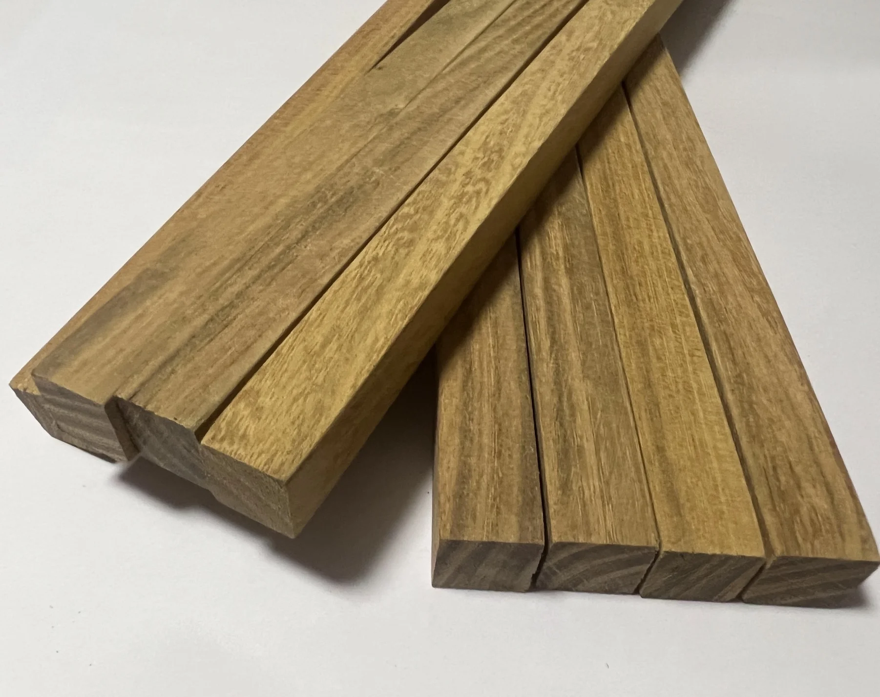 6pcs/lot 30x30x300mm Solid Wood Teak Hardwood Log Strip Wood Block DIY Model Building Material
6pcs/lot 30x30x300mm Solid Wood Teak Hardwood Log Strip Wood Block DIY Model Building Material
