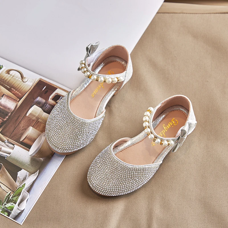 Girls Princess Sandals Children's Pearl Bow Rhinestone Flats Children's Sweet Soft Non-Slip Children's Shoes
Girls Princess Sandals Children's Pearl Bow Rhinestone Flats Children's Sweet Soft Non-Slip Children's Shoes