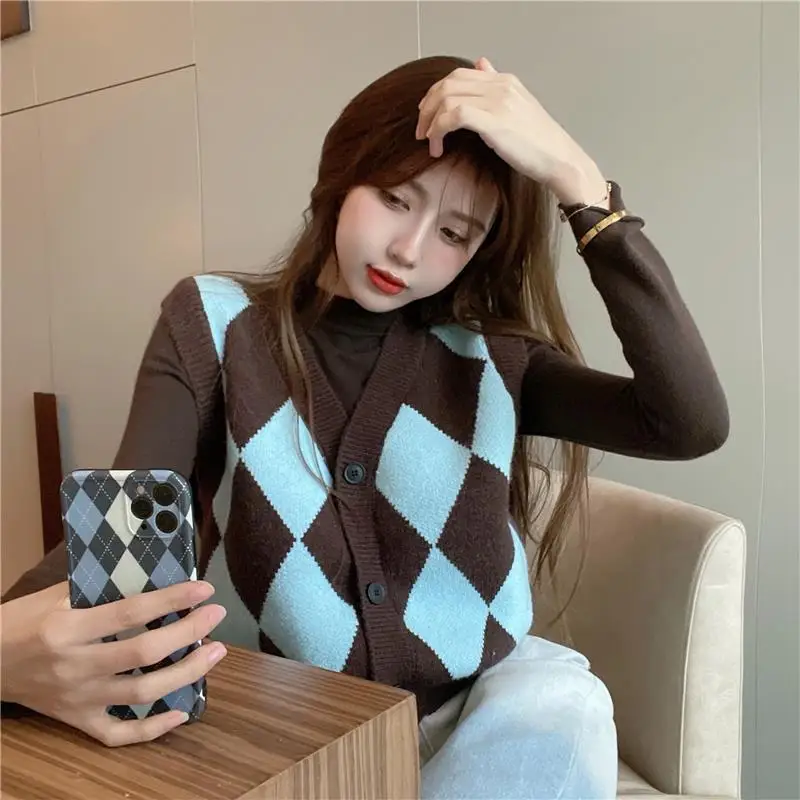 2022 New Autumn Women’s Casual Sleeveless Knitted Waistcoat Sweaters Argyle Print Sweater Vest Ladies V Neck Sweater Vest B11
2022 New Autumn Women’s Casual Sleeveless Knitted Waistcoat Sweaters Argyle Print Sweater Vest Ladies V Neck Sweater Vest B11