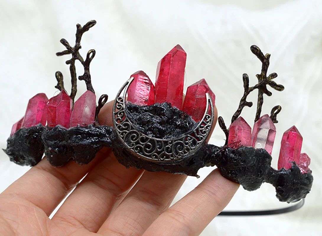 Natural Large Red Stone with Antique Bronze Branch, Tumbled Stone Edges, Handmade Crown Headband Hair Accessory.
Natural Large Red Stone with Antique Bronze Branch, Tumbled Stone Edges, Handmade Crown Headband Hair Accessory.