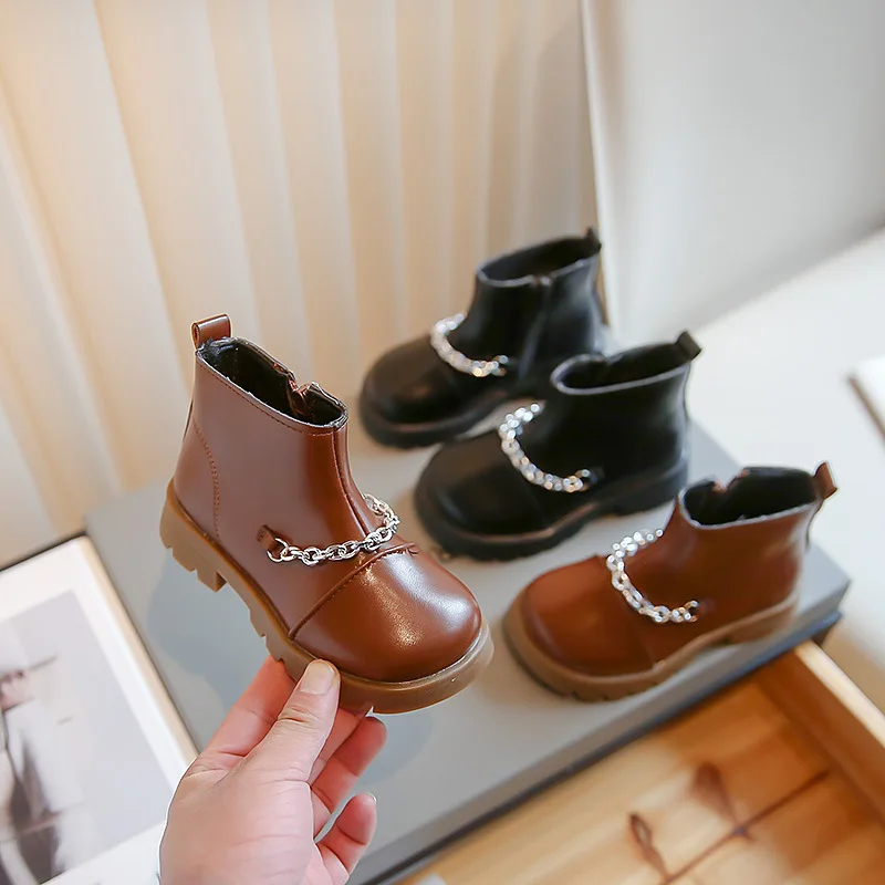 Girls' Ankle Boots 2023 Autumn New Children's Soft Leather Boots Soft Sole Kids Shoes Fashion Chain Princess Boots Baby Shoes
Girls' Ankle Boots 2023 Autumn New Children's Soft Leather Boots Soft Sole Kids Shoes Fashion Chain Princess Boots Baby Shoes