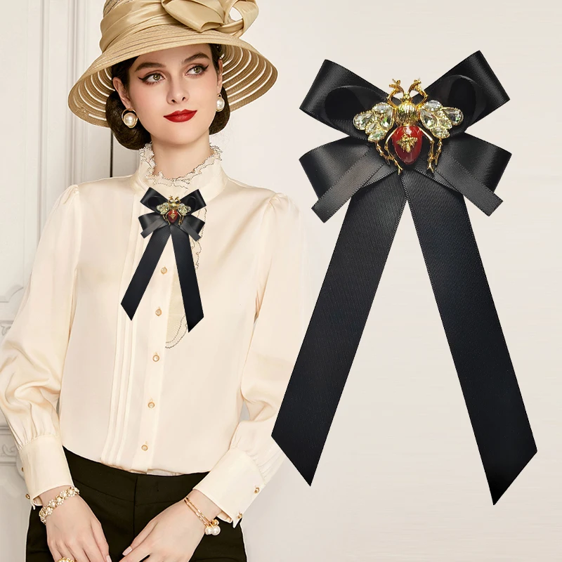 New Fabric Bow Tie Brooch Camellia Flower Rhinestones Bee Lapel Pins and Brooches for Women College Style Shirt Collar Jewelry
New Fabric Bow Tie Brooch Camellia Flower Rhinestones Bee Lapel Pins and Brooches for Women College Style Shirt Collar Jewelry