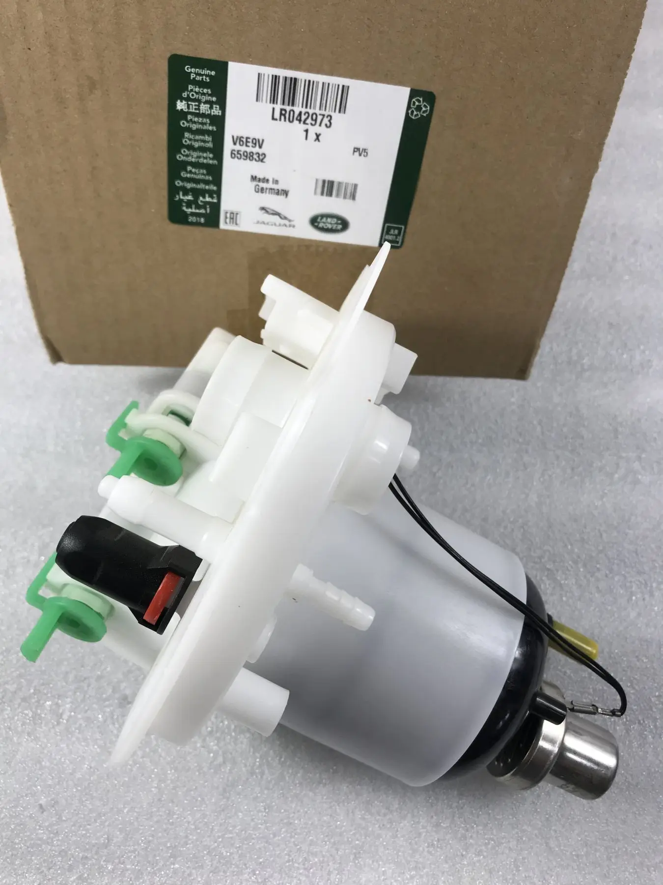 WAJ Fuel Filter Sender Cover LR060042, LR042973Fits For Land Rover Discovery 3 L319, Discovery 4 L319, Range Rover Sport L3 
WAJ Fuel Filter Sender Cover LR060042, LR042973Fits For Land Rover Discovery 3 L319, Discovery 4 L319, Range Rover Sport L3