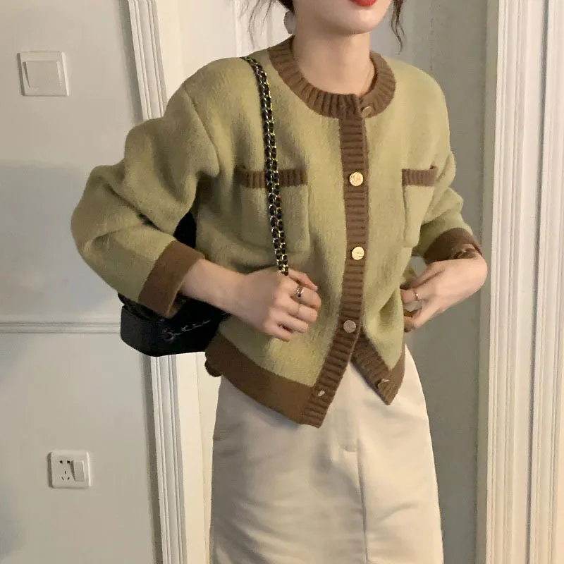 Women Autumn Knitted Sweater Cardigan Vintage Fashion Loose All-match O-neck Single Breasted Sweaters Female Pocket Outwear Coat
Women Autumn Knitted Sweater Cardigan Vintage Fashion Loose All-match O-neck Single Breasted Sweaters Female Pocket Outwear Coat
