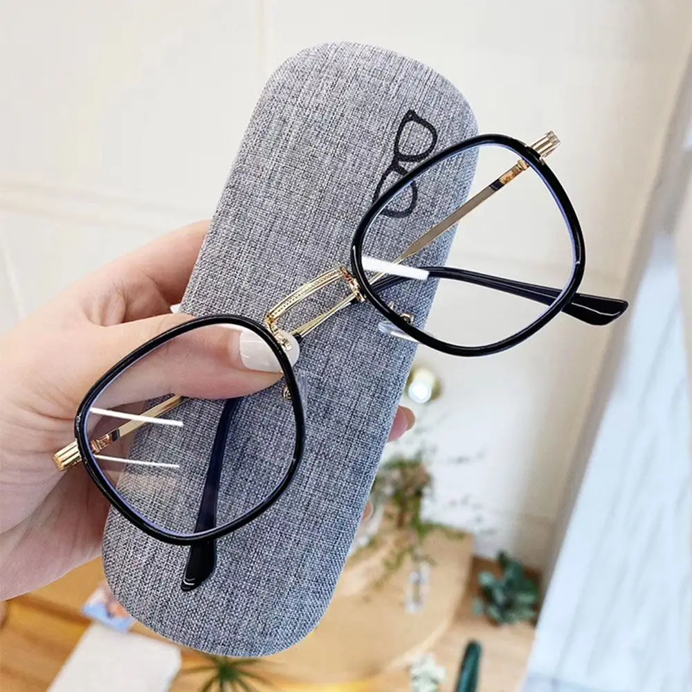 Men Women Office Durable Portable Ultra Light Frame Computer Goggles Oversized Eyeglasses Anti-Blue Light Glasses
Men Women Office Durable Portable Ultra Light Frame Computer Goggles Oversized Eyeglasses Anti-Blue Light Glasses