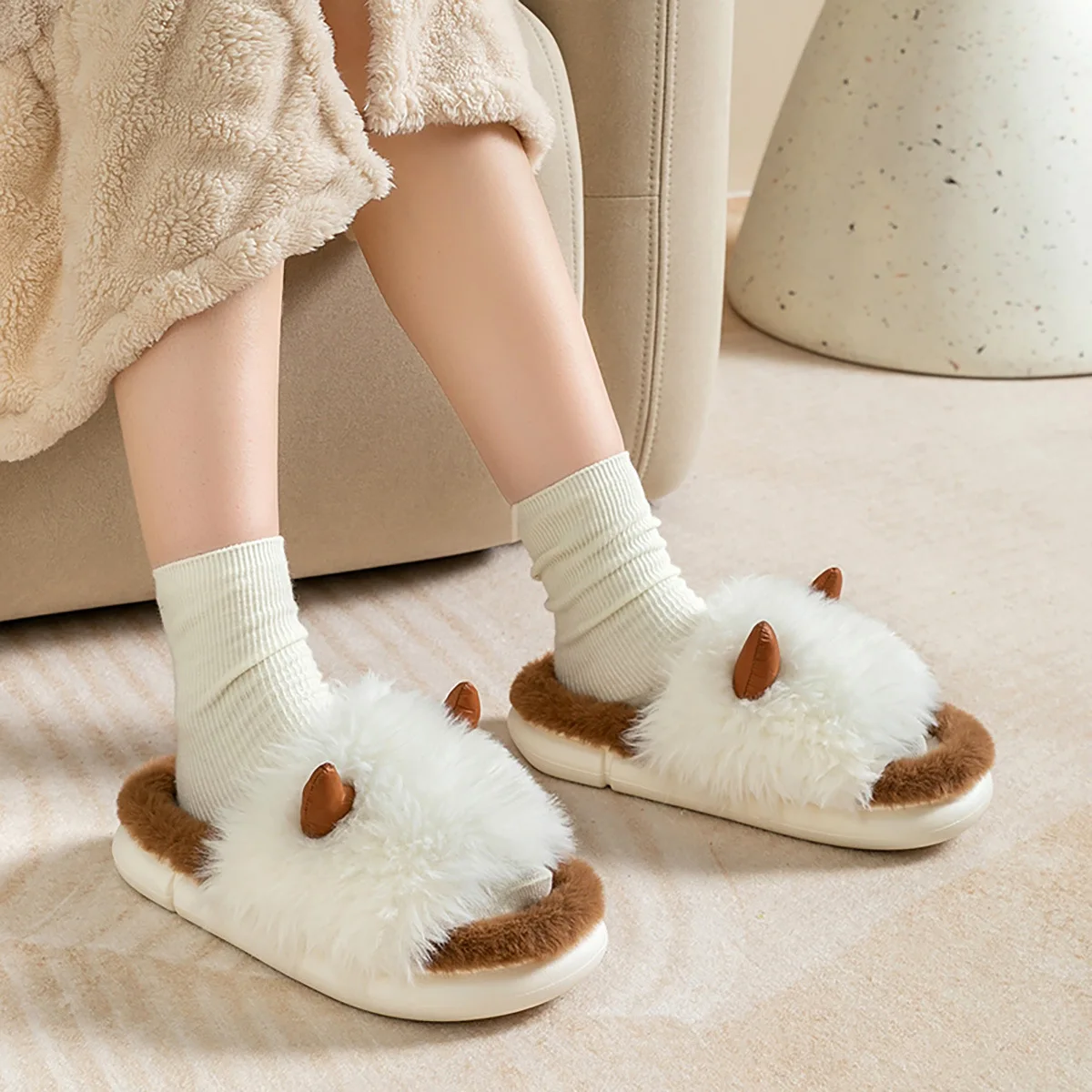 2022 Women Winter Fashion Fluffy Fur Slipper Home Slides Platform Flat Indoor Floor Flip Flops Women Ladies Shoes
2022 Women Winter Fashion Fluffy Fur Slipper Home Slides Platform Flat Indoor Floor Flip Flops Women Ladies Shoes