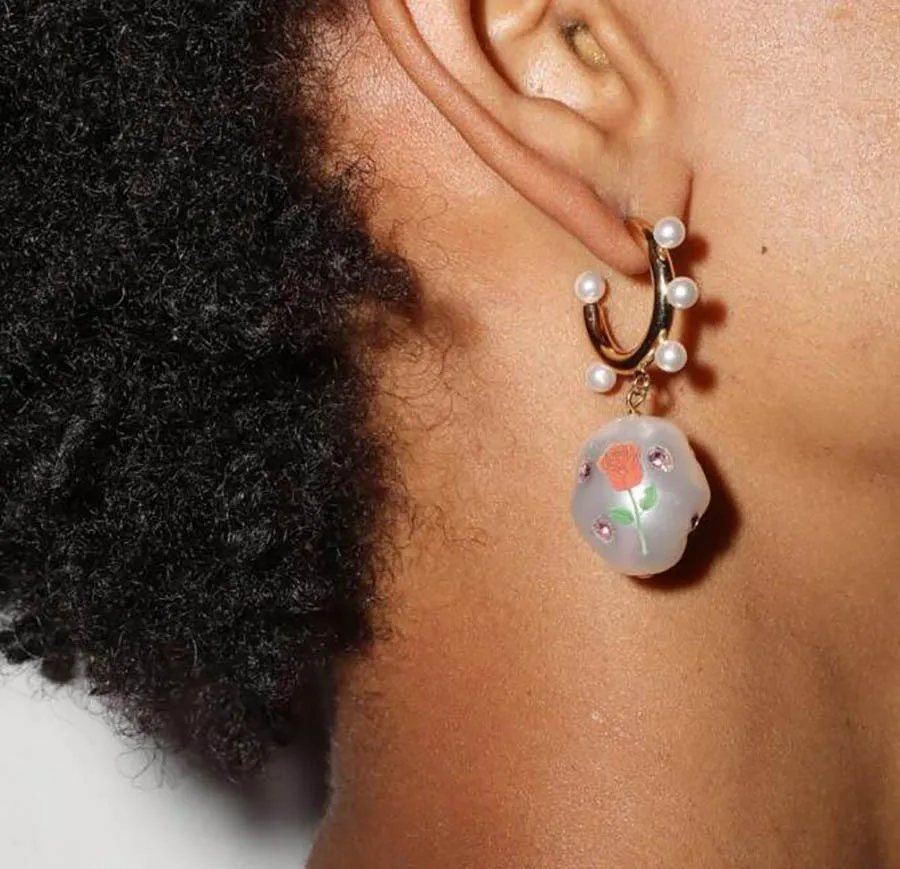 retro irregular baroque pearl rose print INS blogger earrings sweet girls Tongue fun Romance pink rhinestone tender eardrop
retro irregular baroque pearl rose print INS blogger earrings sweet girls Tongue fun Romance pink rhinestone tender eardrop