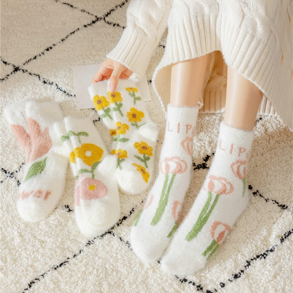 Mink Velvet Socks Women's Socks Winter Coral Velvet Cute Japanese Autumn And Winter Floor Socks Padded Warm Mao Mao Socks
Mink Velvet Socks Women's Socks Winter Coral Velvet Cute Japanese Autumn And Winter Floor Socks Padded Warm Mao Mao Socks