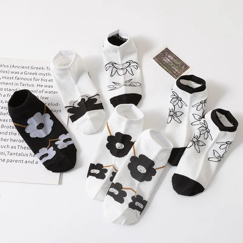 

5 Pairs/Lot Fashion Elegant Solid Black White Flower Socks Summer Spring Concise Student Girls Short Female Low Cut Ankle Sox
