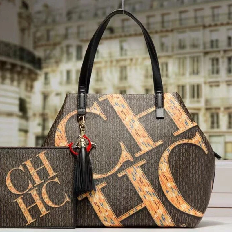100% Genuine Leather Ladies Handbag CHCH HCHC Printed One-shoulder Messenger Bag with Pouch Ladies Fashion Shopping Bucket Bag
100% Genuine Leather Ladies Handbag CHCH HCHC Printed One-shoulder Messenger Bag with Pouch Ladies Fashion Shopping Bucket Bag