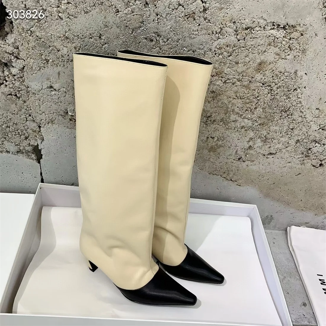 Customized Tall Chelsea Boots For Women Leather English Wind With Square Head Fashion Color Matching Autumn And Winter Boots
Customized Tall Chelsea Boots For Women Leather English Wind With Square Head Fashion Color Matching Autumn And Winter Boots