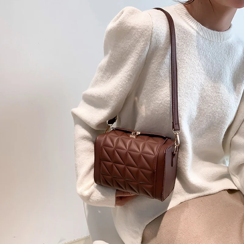 Модные женские сумки через плечо в форме коробки, Новые однотонные женские сумки с замком
Модные женские сумки через плечо в форме коробки, Новые однотонные женские сумки с замком