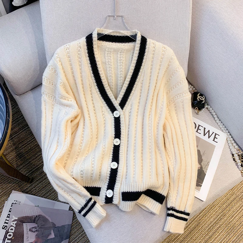 Autumn 2023 Women V-neck Cardigan Casual Loose Sweater Fashion Temperament Knitted Jacket Streetwear
Autumn 2023 Women V-neck Cardigan Casual Loose Sweater Fashion Temperament Knitted Jacket Streetwear