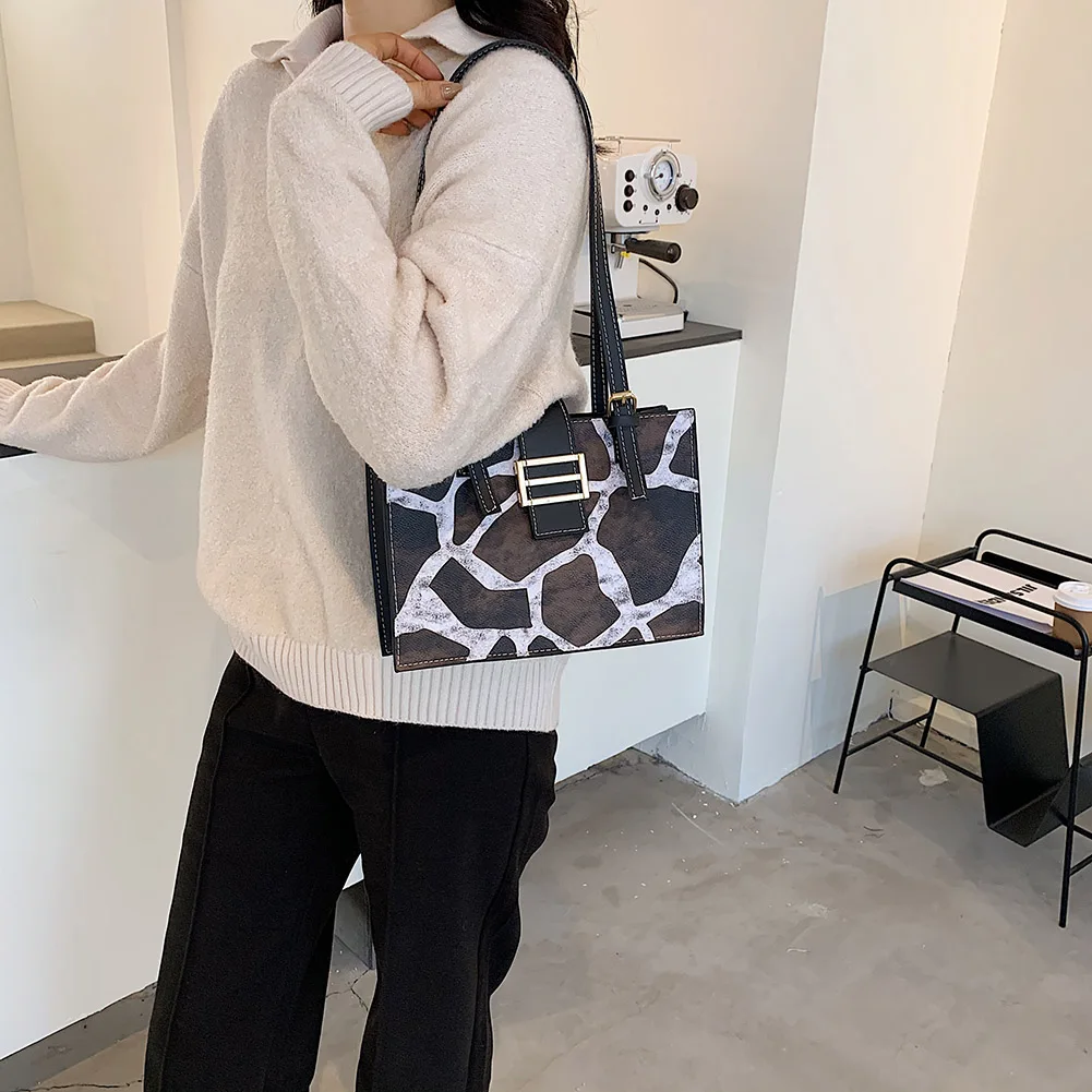 Zebra Printed Shoulder Messenger Bag Fashion PU Leather Casual Simple Crossbody Bags Women Handbags Totes Clutch Bag
Zebra Printed Shoulder Messenger Bag Fashion PU Leather Casual Simple Crossbody Bags Women Handbags Totes Clutch Bag