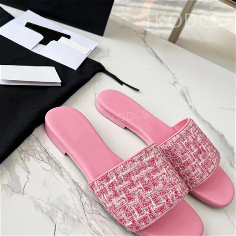 Summer New Brand Open Toe Women Slippers Fashion luxury Flat Ladies Elegant Slides Outdoor Beach Casual Sandals Cozy Slides
Summer New Brand Open Toe Women Slippers Fashion luxury Flat Ladies Elegant Slides Outdoor Beach Casual Sandals Cozy Slides