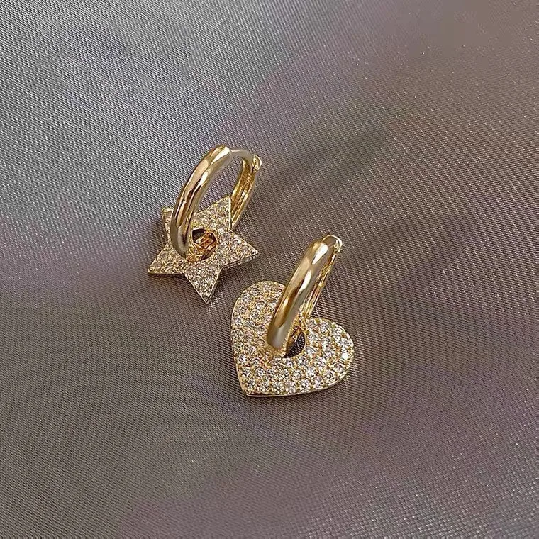 Hot Sell Rhinestone Hoop Earrings Gold Color Cubic Zirconia Heart Hoop Earrings for Women and Girls Fashion Party Jewelry
Hot Sell Rhinestone Hoop Earrings Gold Color Cubic Zirconia Heart Hoop Earrings for Women and Girls Fashion Party Jewelry