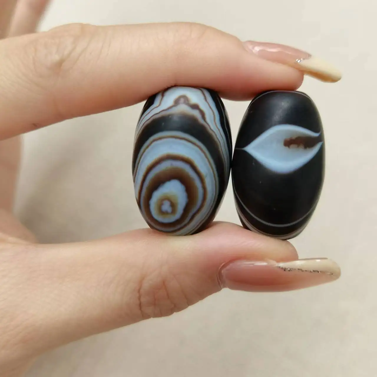20 pcs/lot Natural Silk Striped Agate Beads Collection Antique precious accessories gem jewelry folk-custom wholesale Oval taki
20 pcs/lot Natural Silk Striped Agate Beads Collection Antique precious accessories gem jewelry folk-custom wholesale Oval taki