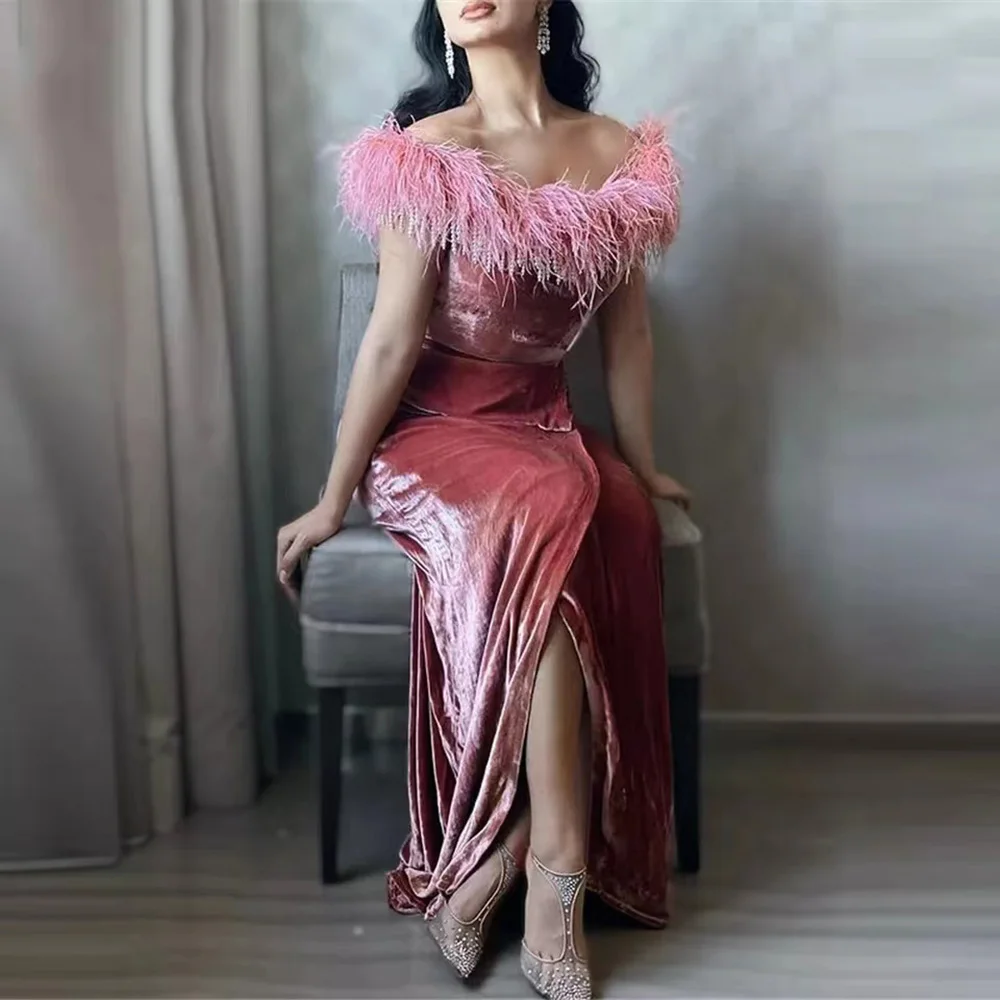 New Design Nude Pink Velvet Prom Dresses Feathers Off Shoulder Slit Long Formal Evening Gowns Middle East Israel Women
New Design Nude Pink Velvet Prom Dresses Feathers Off Shoulder Slit Long Formal Evening Gowns Middle East Israel Women