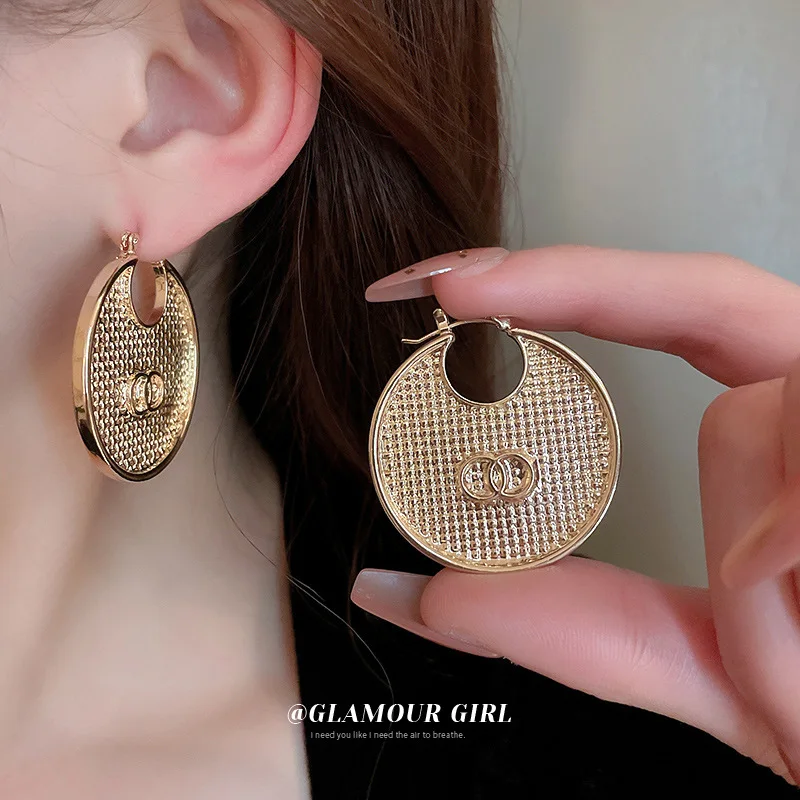 Personality Design Circle Ear Buckle Fashion Commuting Everything SeniorSense Personality Temperament New Ear Accessories Female
Personality Design Circle Ear Buckle Fashion Commuting Everything SeniorSense Personality Temperament New Ear Accessories Female
