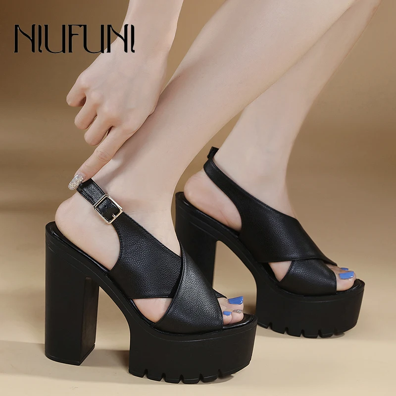 NIUFUNI Round Toe Platform Cross Strap Women's Sandals 13CM Thick High Heels PU Leather Black Summer Gladiator Shoes Solid Color
NIUFUNI Round Toe Platform Cross Strap Women's Sandals 13CM Thick High Heels PU Leather Black Summer Gladiator Shoes Solid Color