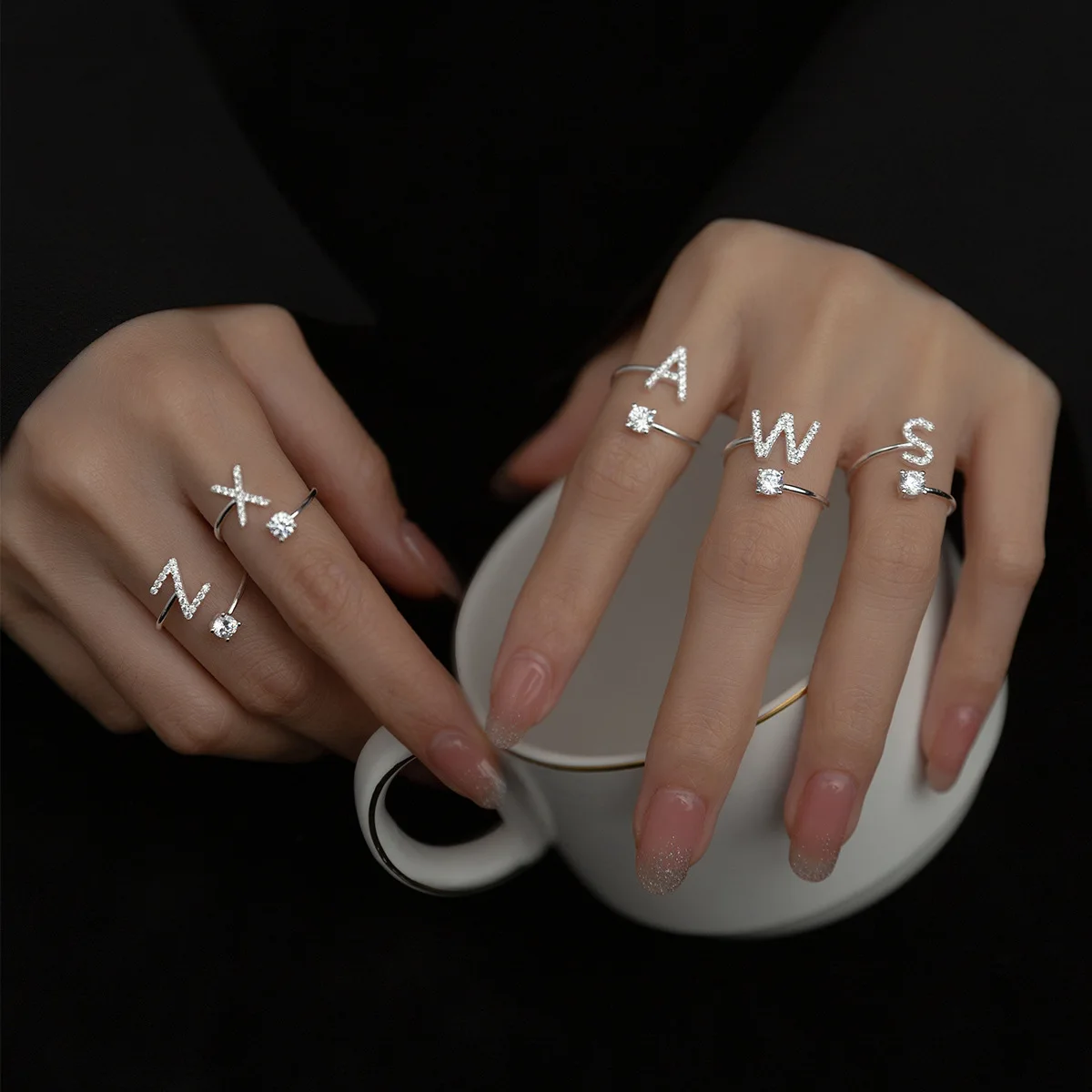 26 Letter Open Rings 2023 Fashion Zircon Personality Design Alphabet Adjustable Finger Ring for Women Jewelry Gifts Wholesale
26 Letter Open Rings 2023 Fashion Zircon Personality Design Alphabet Adjustable Finger Ring for Women Jewelry Gifts Wholesale