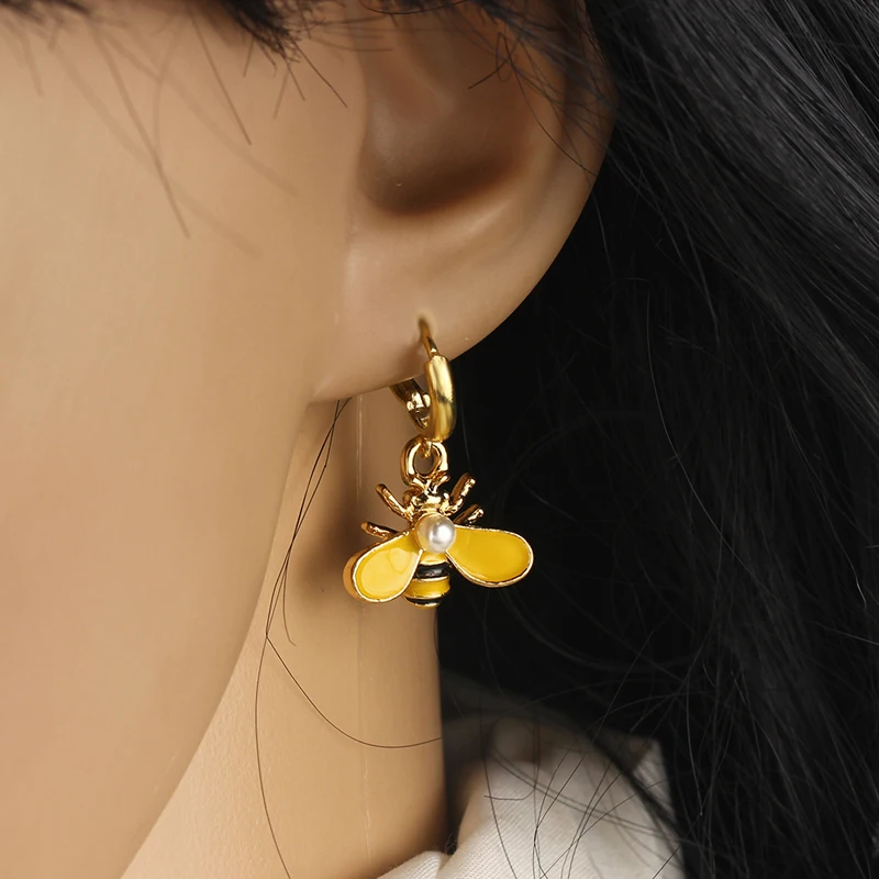 LOOXI Creativity Dripping Oil Bee Modeling Pendant Hoop Earring for Women Children Ewerly Pendientes Gifts Gift Earing Jewelry
LOOXI Creativity Dripping Oil Bee Modeling Pendant Hoop Earring for Women Children Ewerly Pendientes Gifts Gift Earing Jewelry