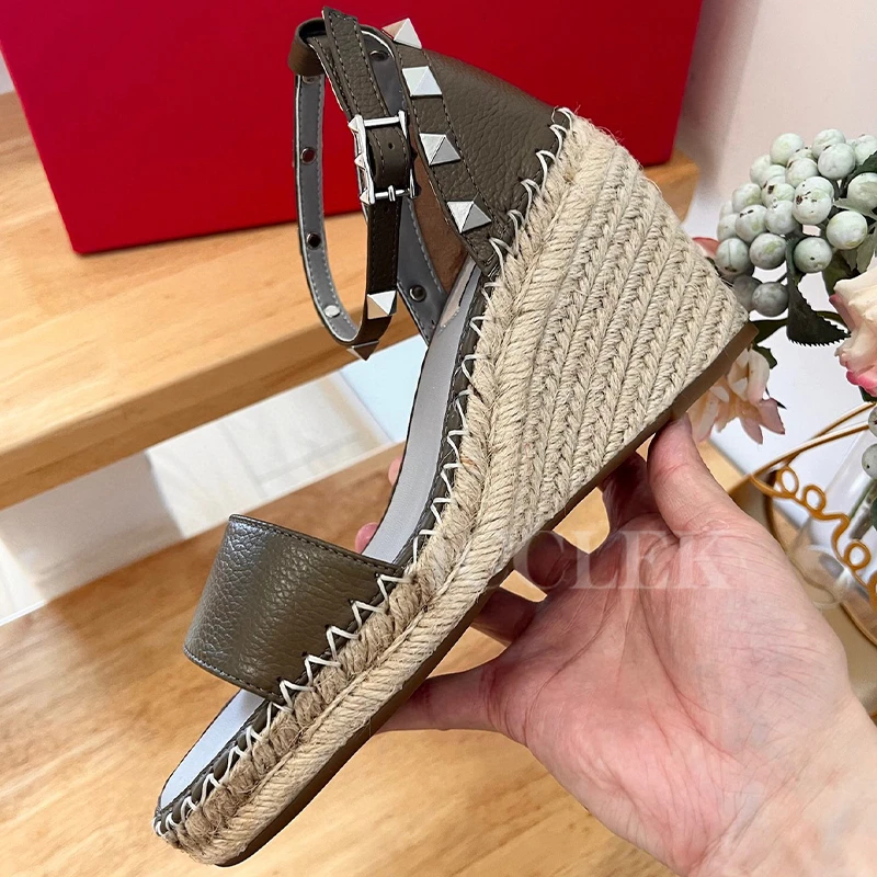 Women Wedges Sandals 2023 Summer New Weave Design Metal Rivet Decor High Heel Sandals Real Leather Upper Platform Female Pumps
Women Wedges Sandals 2023 Summer New Weave Design Metal Rivet Decor High Heel Sandals Real Leather Upper Platform Female Pumps