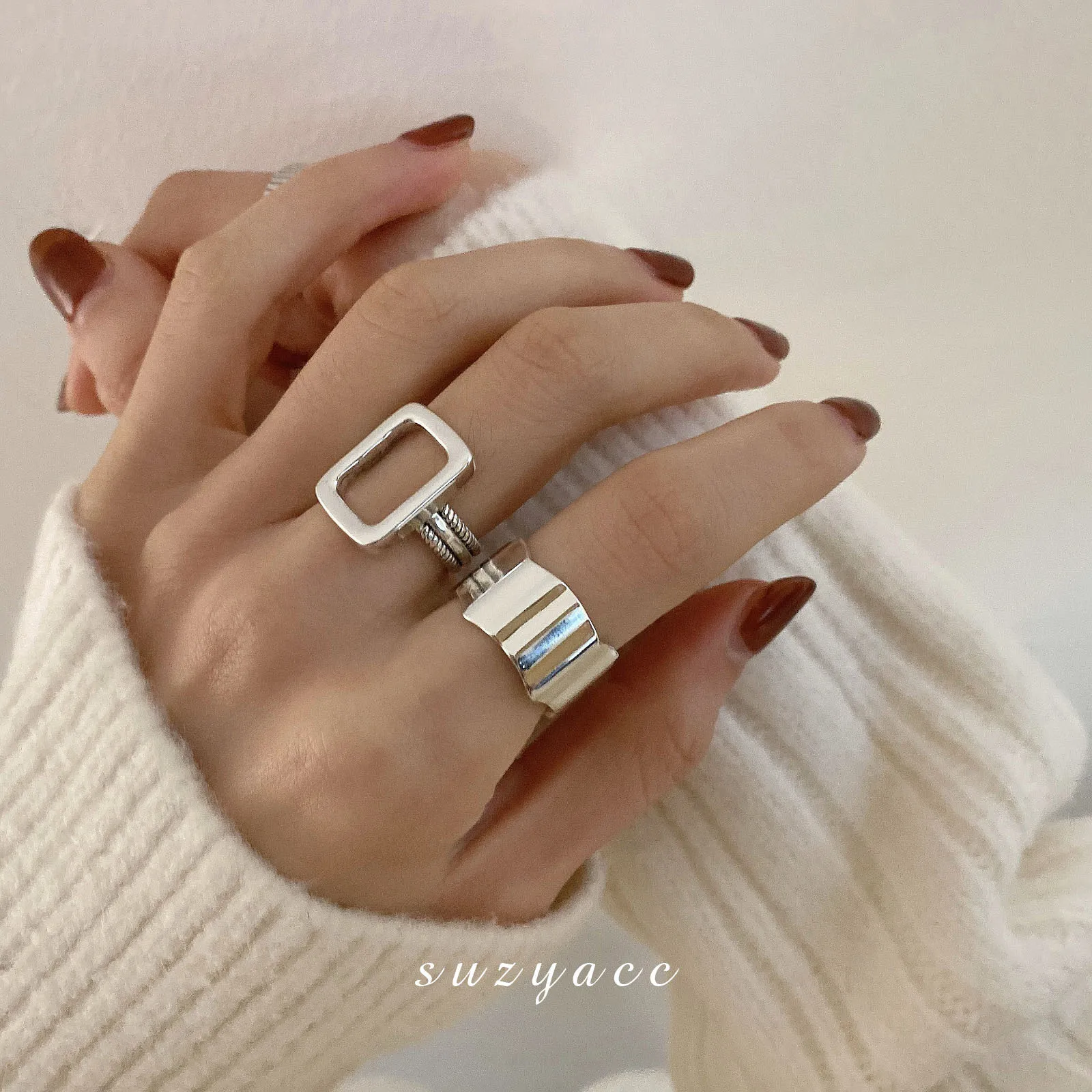 2022 Korean Fashion S925 Silver Hollow Square Ring Woman Retro Fashion Temperament Irregular Opening Ring Hip Hop Party Jewelry
2022 Korean Fashion S925 Silver Hollow Square Ring Woman Retro Fashion Temperament Irregular Opening Ring Hip Hop Party Jewelry