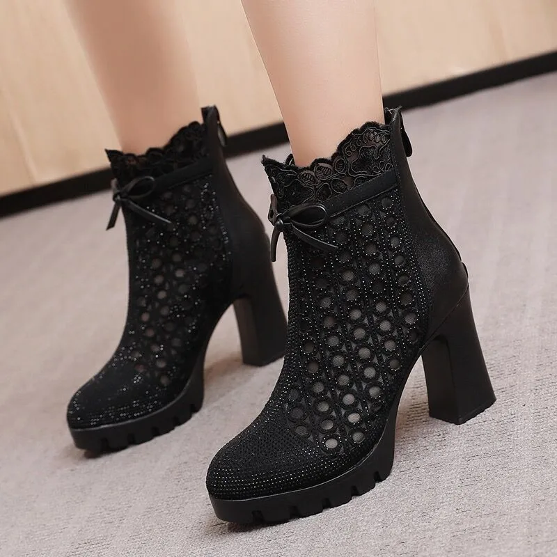 2023 Rhinestone Women Mesh Boots Summer Shoes Round Head Ankle Botas for Women Thick Heel Hollow Out Back Zip Boots Sandals
2023 Rhinestone Women Mesh Boots Summer Shoes Round Head Ankle Botas for Women Thick Heel Hollow Out Back Zip Boots Sandals