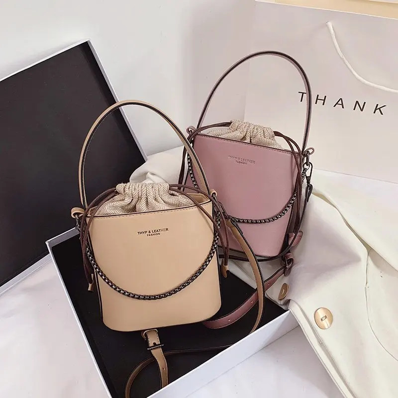 Luxury Women Leather Drawstring Bucket Bag 2021 Winter New Large Capacity Handbags Pure Color Chain Crossbody Bags Branded Bolsa
Luxury Women Leather Drawstring Bucket Bag 2021 Winter New Large Capacity Handbags Pure Color Chain Crossbody Bags Branded Bolsa