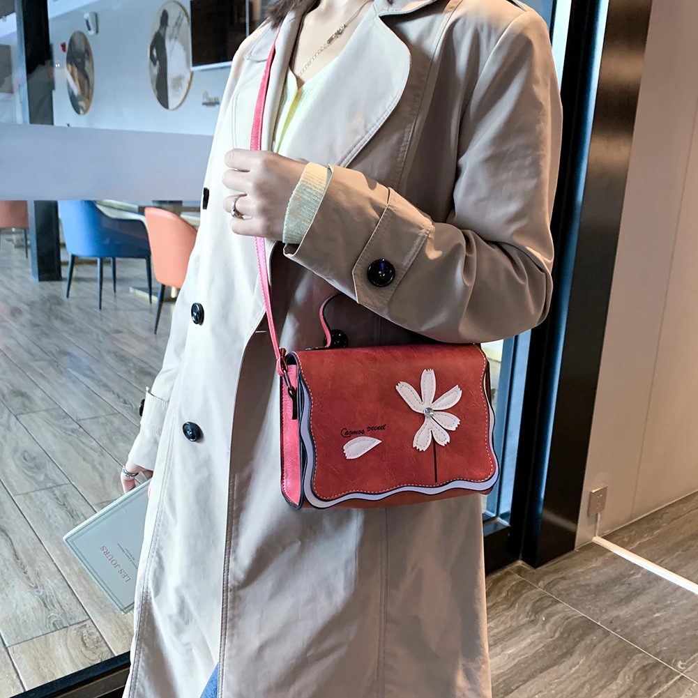 Fashion Retro Flower Decorative Crossbody Bag Durable PU Leather Shoulder Messenger Handbags Women Casual Purse Bags 
Fashion Retro Flower Decorative Crossbody Bag Durable PU Leather Shoulder Messenger Handbags Women Casual Purse Bags