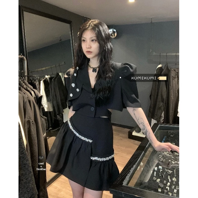 Sweet cool fashion suit women's bubble sleeve short cardigan top summer pleated skirt skirt Hepburn style two-piece set
Sweet cool fashion suit women's bubble sleeve short cardigan top summer pleated skirt skirt Hepburn style two-piece set