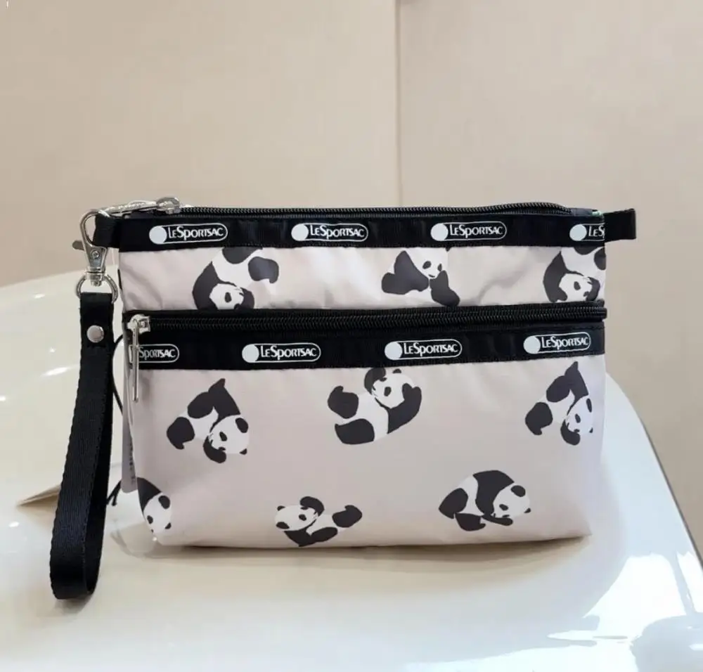 Anime Cartoon Panda Co-Branded Small Bag Women's New Fashion Trend Cell Phone Bag Organizer Bag Coin Purse Holiday Gift 7105
Anime Cartoon Panda Co-Branded Small Bag Women's New Fashion Trend Cell Phone Bag Organizer Bag Coin Purse Holiday Gift 7105