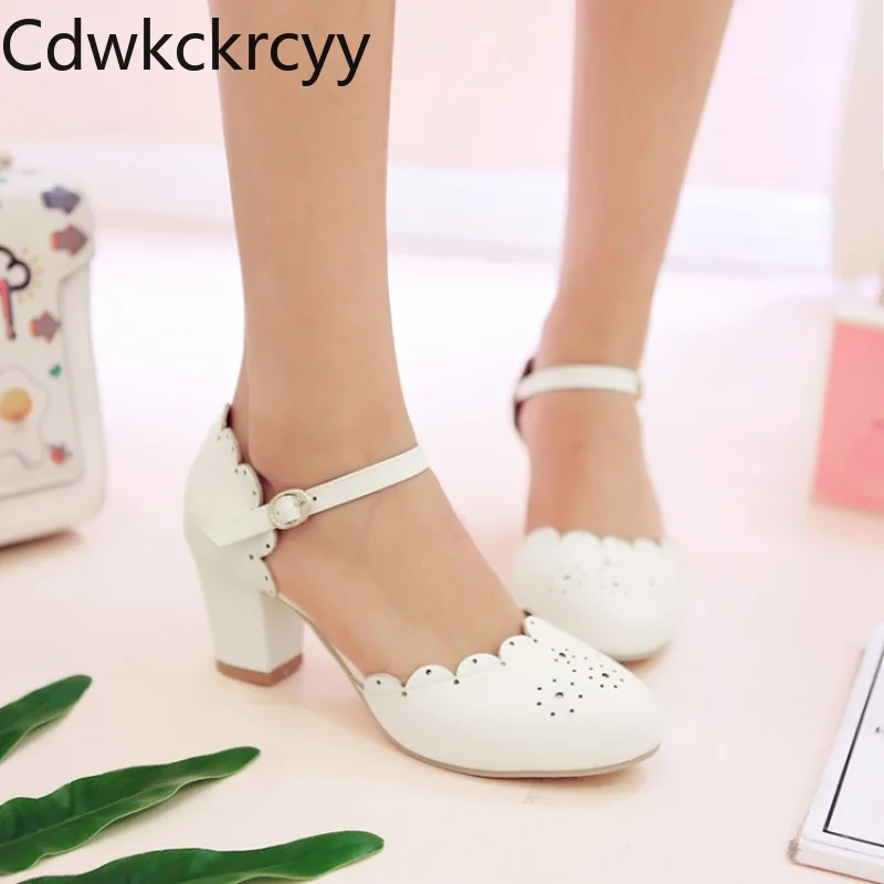 summer New styles fashion Exposed toe high-heeled women's sandals Simplicity Retro Buckle Square heel women sandals high 6cm
summer New styles fashion Exposed toe high-heeled women's sandals Simplicity Retro Buckle Square heel women sandals high 6cm